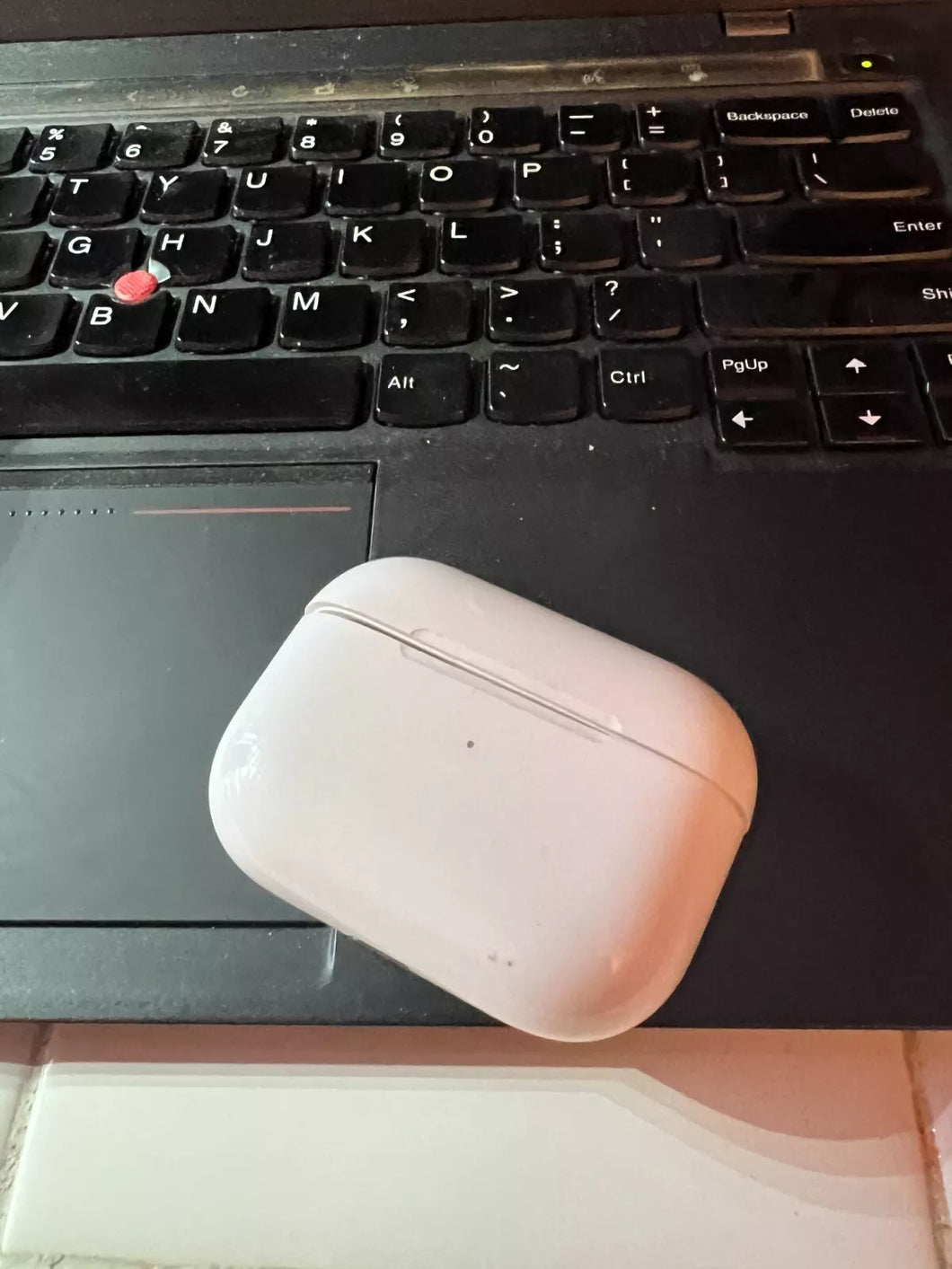 Apple Airpods Pro Case Only damaged For Parts only.